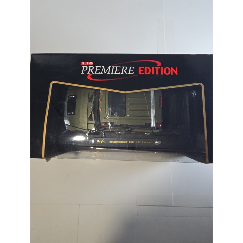 Maisto Premiere Edition Hummer H2 SUT Concept 1:18 Die-Cast Vehicle w/ Display